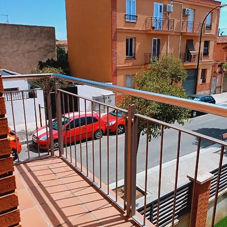 Amplio Con Jardin Y Zona Barbacoa. *