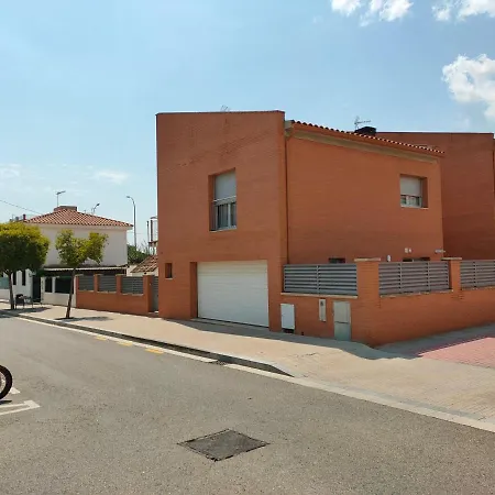 Amplio Con Jardin Y Zona Barbacoa. *